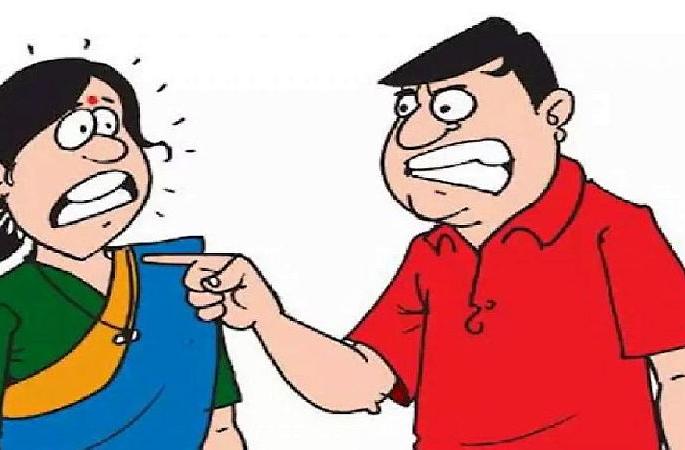 Fight with wife husband asked for insecticide in front of the police station in solapur | बायकोशी भांडण...! नवऱ्यानं प्राशन केलं पोलीस ठाण्यासमोर कीटकनाशक Fight with wife husband asked for insecticide in front of the police station in solapur | बायकोशी भांडण...! नवऱ्यानं प्राशन केलं पोलीस ठाण्यासमोर कीटकनाशक