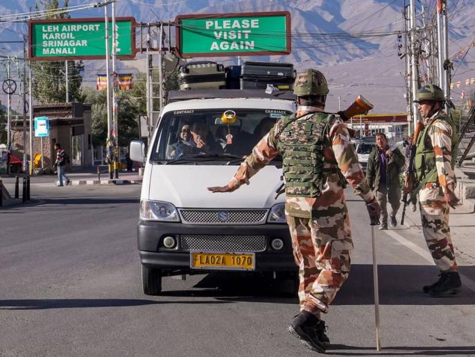Ladakh Violence Modi government now in action mode on Ladakh violence issue An envoy sent from Delhi; Lieutenant Governor calls meeting | 'लडाख हिंसाचार' प्रकरणी आता मोदी सरकार 'अ‍ॅक्शन मोड'वर! दिल्लीहून एक दूत पाठवला; उपराज्यपालांनी बैठक बोलावली