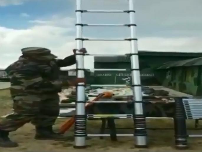 collapsible ladder recovered from terrorists security forces foiled an infiltration attempt | Video: काश्मीरमध्ये जवानांना सापडली दहशतवाद्यांची 'स्मार्ट शिडी' collapsible ladder recovered from terrorists security forces foiled an infiltration attempt | Video: काश्मीरमध्ये जवानांना सापडली दहशतवाद्यांची 'स्मार्ट शिडी'