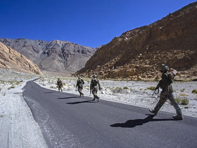 demchok and pegong villages are being evacuated in east ladakh sources | देमचोक, पेंगाँग भागातील गावे खाली करण्याचे लष्काराचे आदेश, सूत्रांची माहिती demchok and pegong villages are being evacuated in east ladakh sources | देमचोक, पेंगाँग भागातील गावे खाली करण्याचे लष्काराचे आदेश, सूत्रांची माहिती