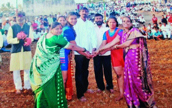 Female wrestling 'good days' in rural areas! More women wrestlers than weeas | ग्रामीण भागात महिला कुस्तीला ‘अच्छे दिन !’ वीसहून अधिक महिला कुस्तीगीर Female wrestling 'good days' in rural areas! More women wrestlers than weeas | ग्रामीण भागात महिला कुस्तीला ‘अच्छे दिन !’ वीसहून अधिक महिला कुस्तीगीर