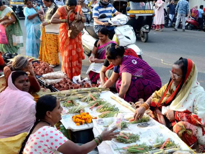 Makar Sankranti rushes in markets women gravitate towards delicate Halwa jewellery | बाजारपेठांमध्ये मकर संक्रांतीची लगबग, महिलांना ओढ हलव्याच्या नाजूक दागिन्यांची Makar Sankranti rushes in markets women gravitate towards delicate Halwa jewellery | बाजारपेठांमध्ये मकर संक्रांतीची लगबग, महिलांना ओढ हलव्याच्या नाजूक दागिन्यांची