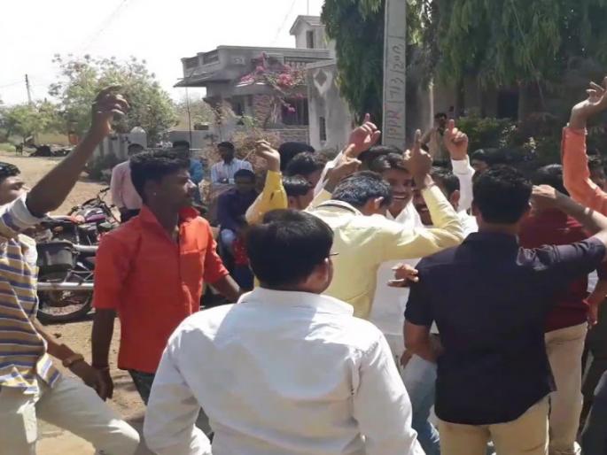 Asked for a drink at the wedding Young man killed in youth beating | वरातीत दारू प्यायला मागितली; युवकांच्या बेदम मारहाणीत तरुणाचा मृत्यू, मृतदेह फेकला कालव्यात Asked for a drink at the wedding Young man killed in youth beating | वरातीत दारू प्यायला मागितली; युवकांच्या बेदम मारहाणीत तरुणाचा मृत्यू, मृतदेह फेकला कालव्यात