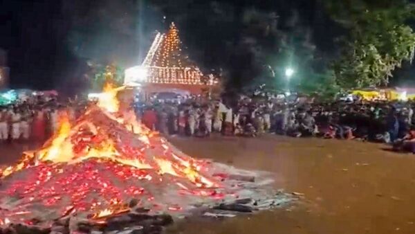 goa lairai devi jatrotsav the dhond lost their patience and chaos spread everywhere maye devotee tells the story of the stampede | व्रतस्थ धोंडांनी संयम सोडला अन् सर्वत्र गोंधळ उडाला; भाविकाने सांगितली चेंगराचेंगरीची कहाणी