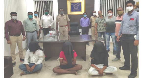 Murder case solved after three months: Three accused arrested | तीन महिन्यानंतर हत्या प्रकरणाचा छडा : तीन आरोपी गजाआड