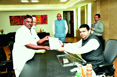 Declare drought in the district! | जिल्ह्यात दुष्काळ घोषित करा! Declare drought in the district! | जिल्ह्यात दुष्काळ घोषित करा!