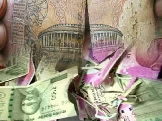 Lakhs of rupees kept in a currency chest at Pandu Nagar branch of Punjab National Bank in Kanpur, Uttar Pradesh have rotted  | अधिकाऱ्यांच्या चुकीमुळे बॅंकेत सडले तब्बल ४२ लाख रूपये, कारण जाणून तुम्हीही व्हाल थक्क Lakhs of rupees kept in a currency chest at Pandu Nagar branch of Punjab National Bank in Kanpur, Uttar Pradesh have rotted  | अधिकाऱ्यांच्या चुकीमुळे बॅंकेत सडले तब्बल ४२ लाख रूपये, कारण जाणून तुम्हीही व्हाल थक्क