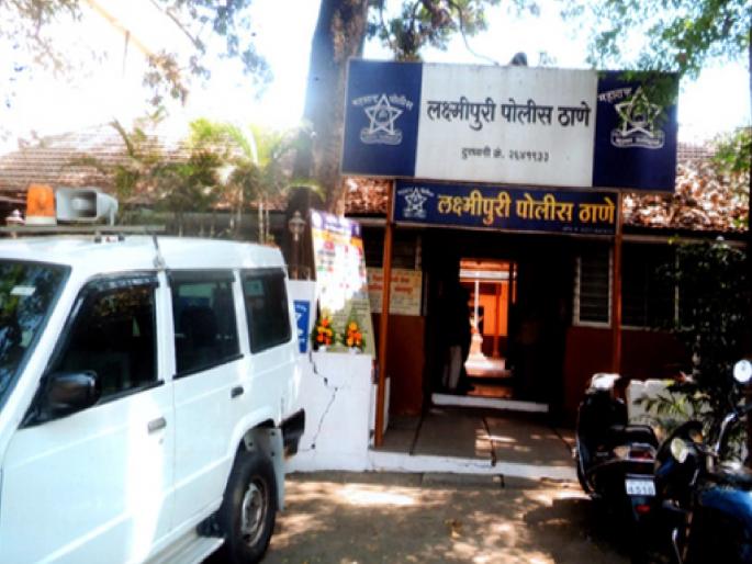 fake journalist extorted three lakhs In Kolhapur, threatened the seller | कोल्हापुरात तोतया पत्रकाराने उकळली तीन लाखांची खंडणी, विक्रेत्यास धमकावले fake journalist extorted three lakhs In Kolhapur, threatened the seller | कोल्हापुरात तोतया पत्रकाराने उकळली तीन लाखांची खंडणी, विक्रेत्यास धमकावले