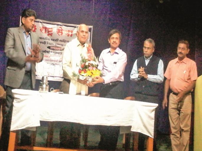 It is not my job to create a ruckus ...; Definition clear up by Ashok Dhivre | हंगामा खडा करना मेरा काम नहीं...; अशोक धिवरे यांनी उलगडली साहित्याची परिभाषा It is not my job to create a ruckus ...; Definition clear up by Ashok Dhivre | हंगामा खडा करना मेरा काम नहीं...; अशोक धिवरे यांनी उलगडली साहित्याची परिभाषा