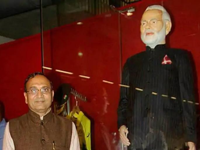 The diamond merchant who bought Modi's lacquer waiver was worth crores of rupees | मोदींचा लाखमोलाचा सूट खरेदी करणाऱ्या हिरे व्यापाऱ्याला कोटीचा गंडा