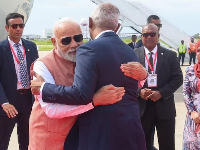 Entire cabinet came to welcome PM Modi; India will give 'this much' loan to Maldives | पीएम मोदींच्या स्वागतास अख्खे मंत्रिमंडळच आले; भारत मालदीवला 'इतके' कर्ज देणार Entire cabinet came to welcome PM Modi; India will give 'this much' loan to Maldives | पीएम मोदींच्या स्वागतास अख्खे मंत्रिमंडळच आले; भारत मालदीवला 'इतके' कर्ज देणार