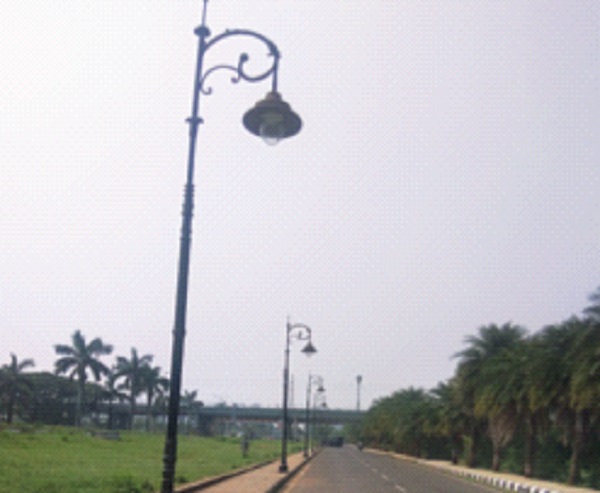 Remove the darkness outside the municipal headquarters | महापालिका मुख्यालयाबाहेरील काळोख दूर, लोकमत इफेक्ट Remove the darkness outside the municipal headquarters | महापालिका मुख्यालयाबाहेरील काळोख दूर, लोकमत इफेक्ट