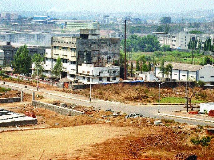 Ambedkar's son grabbed the land, granddaughter had to talk to the superiors | आंबेडकरांच्या मुलाचीच जमीन बळकावली, नातवाला बोलावे लागले वरिष्ठांशी