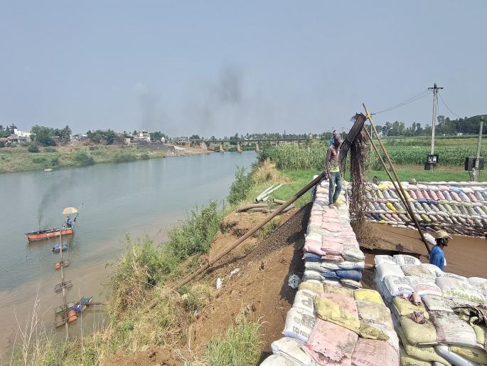 Massive extraction of sand from Krishna River in Sangli | सांगलीत कृष्णा नदीतून वाळूचा बेमाप उपसा!, महसूलची डोळेझाक Massive extraction of sand from Krishna River in Sangli | सांगलीत कृष्णा नदीतून वाळूचा बेमाप उपसा!, महसूलची डोळेझाक