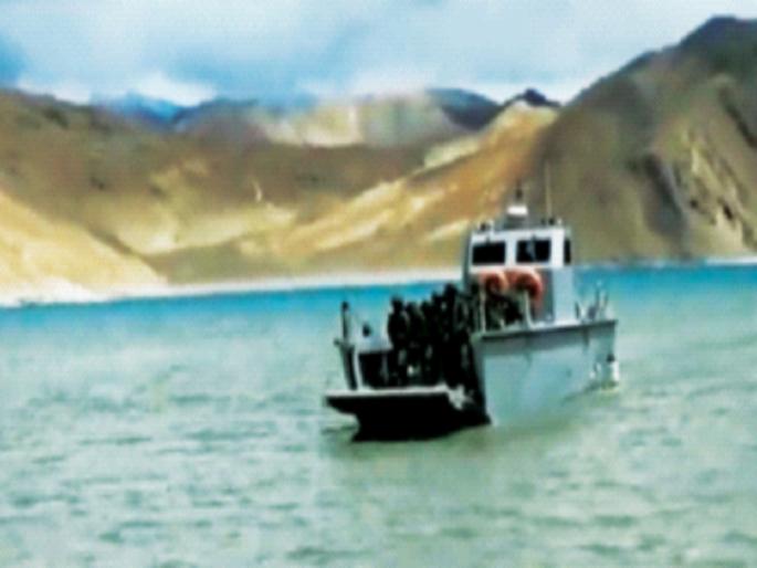 Keep a watchful eye on China and Pakistan, the army has got sophisticated soldiers and indigenous weapons | चीनवर खडा पहारा, लष्कराला मिळाली अत्याधुनिक नाैका आणि स्वदेशी शस्त्रे, पाकवरही डोळा Keep a watchful eye on China and Pakistan, the army has got sophisticated soldiers and indigenous weapons | चीनवर खडा पहारा, लष्कराला मिळाली अत्याधुनिक नाैका आणि स्वदेशी शस्त्रे, पाकवरही डोळा