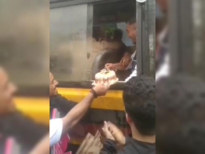 Gangster's birthday in a police van; The police lost sleep because of the viral video | गुंडाचा पोलीस व्हॅन मध्ये वाढदिवस; व्हिडीओ व्हायरलमुळे पोलिसांची उडाली झोप Gangster's birthday in a police van; The police lost sleep because of the viral video | गुंडाचा पोलीस व्हॅन मध्ये वाढदिवस; व्हिडीओ व्हायरलमुळे पोलिसांची उडाली झोप
