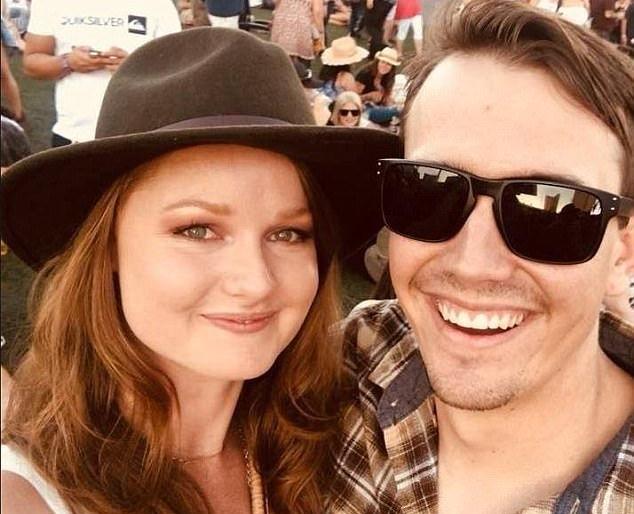 Pran's life has been read by a man in a terrorist attack | दहशतवादी हल्ल्यात प्रियकराच्या शर्थीने वाचले प्रेयसीचे प्राण Pran's life has been read by a man in a terrorist attack | दहशतवादी हल्ल्यात प्रियकराच्या शर्थीने वाचले प्रेयसीचे प्राण