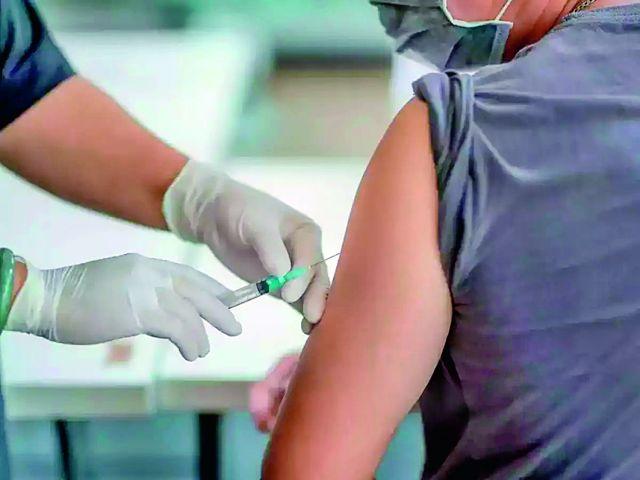 Malegaon reaches 1 lakh stage of vaccination | मालेगावने लसीकरणाचा गाठला १ लाखाचा टप्पा Malegaon reaches 1 lakh stage of vaccination | मालेगावने लसीकरणाचा गाठला १ लाखाचा टप्पा