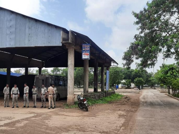 Agricultural center operators in the state have called a strike, protesting against the government's agricultural laws | राज्यातील कृषी केंद्र चालकांनी पुकारला बंद, सरकारच्या कृषि कायद्यांना विरोध Agricultural center operators in the state have called a strike, protesting against the government's agricultural laws | राज्यातील कृषी केंद्र चालकांनी पुकारला बंद, सरकारच्या कृषि कायद्यांना विरोध