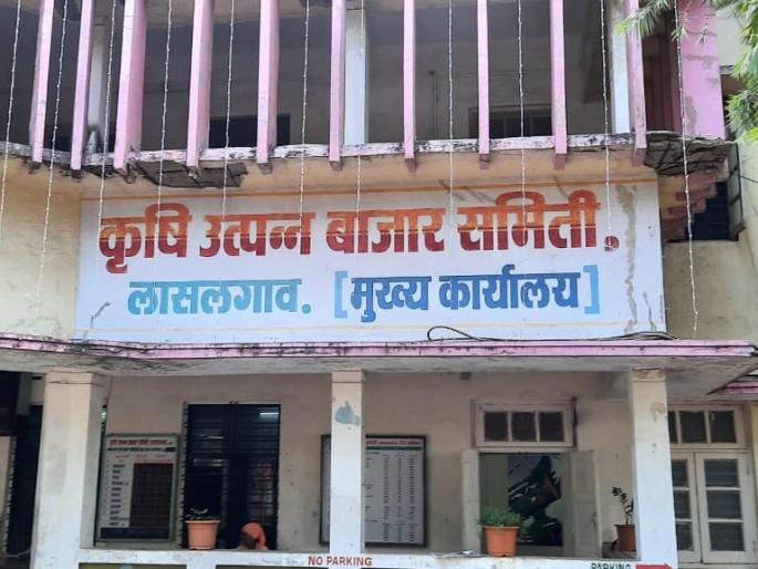 Lasalgaon market committee resumes onion auction from today, know the price | लासलगाव, पिंपळगाव बाजारसमितीत आजपासून कांदा लिलाव पुन्हा सुरू Lasalgaon market committee resumes onion auction from today, know the price | लासलगाव, पिंपळगाव बाजारसमितीत आजपासून कांदा लिलाव पुन्हा सुरू