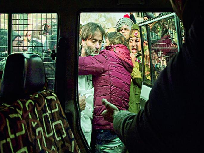 A morcha attempt at the military headquarters failed | लष्करी मुख्यालयावर मोर्चाचा प्रयत्न अयशस्वी A morcha attempt at the military headquarters failed | लष्करी मुख्यालयावर मोर्चाचा प्रयत्न अयशस्वी