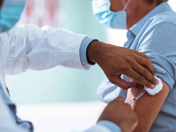 Corona Vaccine : Message to citizens that corona vaccination has been cancelled; Confusion in the Covaxin and covishield | Corona Vaccine : पुण्यात नागरिकांना लसीकरण रद्द झाल्याचा मेसेज; कोव्हॅक्सिन अन् कोविशिल्डचा गोंधळ Corona Vaccine : Message to citizens that corona vaccination has been cancelled; Confusion in the Covaxin and covishield | Corona Vaccine : पुण्यात नागरिकांना लसीकरण रद्द झाल्याचा मेसेज; कोव्हॅक्सिन अन् कोविशिल्डचा गोंधळ