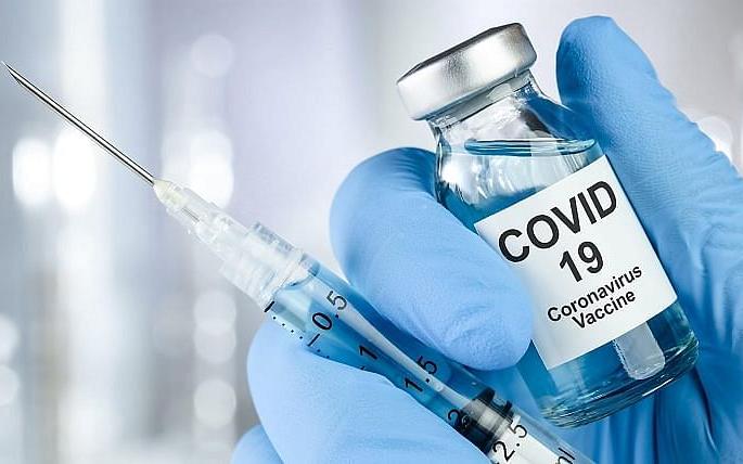 Will vaccination be open to the general public? Possibility of government announcement | सर्वसामान्यांसाठी कोरोना लसीकरण खुले होणार? सरकार अधिकृत घोषणा करण्याची शक्यता  Will vaccination be open to the general public? Possibility of government announcement | सर्वसामान्यांसाठी कोरोना लसीकरण खुले होणार? सरकार अधिकृत घोषणा करण्याची शक्यता