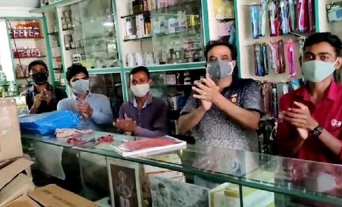 No thought for vaccination; Pharmacists protested with applause | लसीकरणासाठी विचार नाही; औषध विक्रेत्यांनी टाळ्या वाजवून नोंदविला निषेध