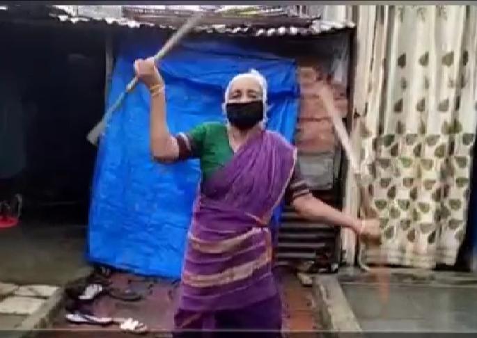 Even at the age of 85, you have to exercise to survive | आयुष्याच्या ८५ व्या वर्षी संघर्षाला सोबती घेऊन 'आजीबाईं'ना पोटापाण्यासाठी करावी लागतेय कसरत! Even at the age of 85, you have to exercise to survive | आयुष्याच्या ८५ व्या वर्षी संघर्षाला सोबती घेऊन 'आजीबाईं'ना पोटापाण्यासाठी करावी लागतेय कसरत!