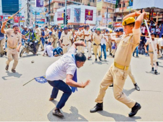 Police lathi charge during 'Bharat Bandh', protest against reservation sub-category decision | ‘भारत बंद’दरम्यान पोलिसांचा लाठीमार, आरक्षणातील उपश्रेणीच्या निर्णयास विरोध