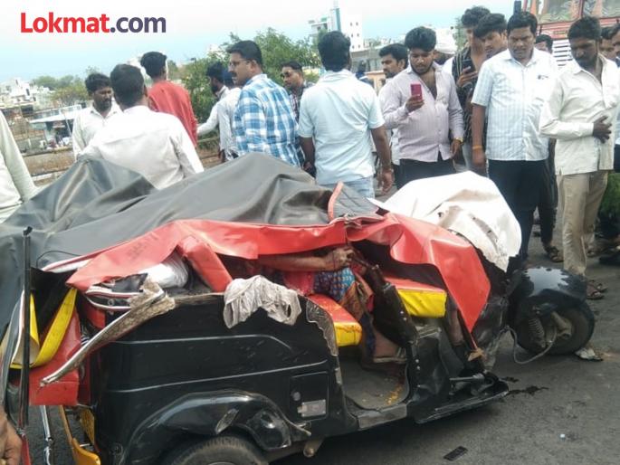 Terrible tractor-auto accident, three killed on the spot; Incident on Latur-Barshi highway | ट्रॅक्टर-ऑटोचा भीषण अपघात, तीन जागीच ठार; लातूर-बार्शी महामार्गावरील घटना Terrible tractor-auto accident, three killed on the spot; Incident on Latur-Barshi highway | ट्रॅक्टर-ऑटोचा भीषण अपघात, तीन जागीच ठार; लातूर-बार्शी महामार्गावरील घटना