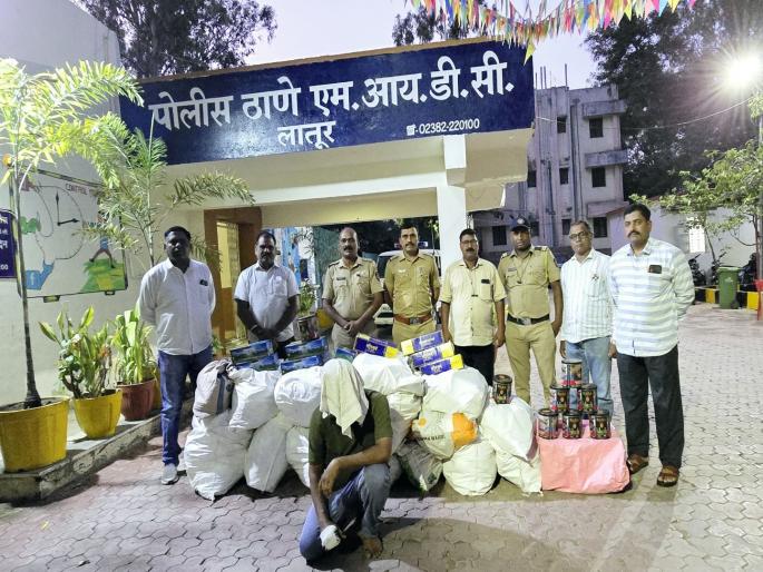 Raid on shop in Latur; One arrested with gutkha | लातुरात दुकानावर छापा; गुटख्यासह एकाला अटक Raid on shop in Latur; One arrested with gutkha | लातुरात दुकानावर छापा; गुटख्यासह एकाला अटक