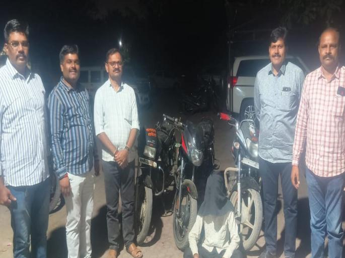Latur: Two arrested from Latur with twelve stolen two-wheelers, eight crimes solved | Latur: चाेरीतील बारा दुचाकींसह दोघांना लातूरमधून अटक, आठ गुन्ह्यांचा उलगडा Latur: Two arrested from Latur with twelve stolen two-wheelers, eight crimes solved | Latur: चाेरीतील बारा दुचाकींसह दोघांना लातूरमधून अटक, आठ गुन्ह्यांचा उलगडा