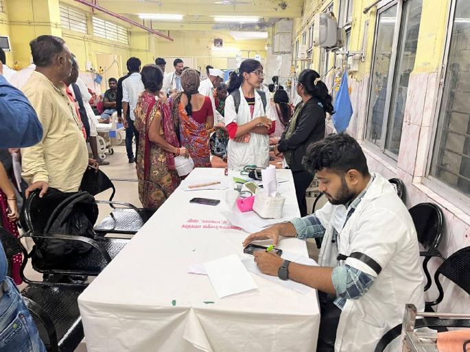 Resident doctors on indefinite strike; Agitation for various demands, provision of essential healthcare started | निवासी डॉक्टर बेमुदत संपावर; विविध मागण्यांसाठी आंदोलन, अत्यावश्यक आरोग्यसेवा देणे सुरु Resident doctors on indefinite strike; Agitation for various demands, provision of essential healthcare started | निवासी डॉक्टर बेमुदत संपावर; विविध मागण्यांसाठी आंदोलन, अत्यावश्यक आरोग्यसेवा देणे सुरु