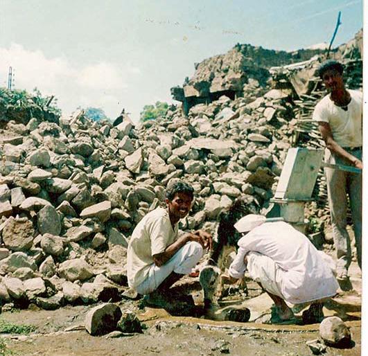 The land of the earthquake of Latur is still waiting to tell the story of disaster | लातूर भूकंपाच्या त्या विध्वंसाच्या खुणा अजूनही काही सांगू पाहात आहेत!