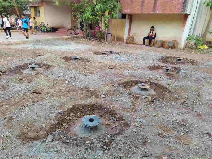 Breakers dug holes to strengthen the foundation! Women's open gym in sports complex renovated | ब्रेकरने खड्डे करत फाउंडेशन केले मजबूत! क्रीडा संकुलातील महिलांच्या ओपन जीमची नव्याने दुरुस्ती Breakers dug holes to strengthen the foundation! Women's open gym in sports complex renovated | ब्रेकरने खड्डे करत फाउंडेशन केले मजबूत! क्रीडा संकुलातील महिलांच्या ओपन जीमची नव्याने दुरुस्ती