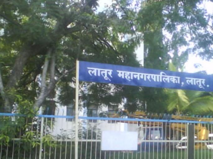 Political earthquake: Latur mayor, deputy mayor, resigns | राजकीय भूकंप : लातूरच्या महापौर, उपमहापौर, सभापतींचा राजीनामा Political earthquake: Latur mayor, deputy mayor, resigns | राजकीय भूकंप : लातूरच्या महापौर, उपमहापौर, सभापतींचा राजीनामा