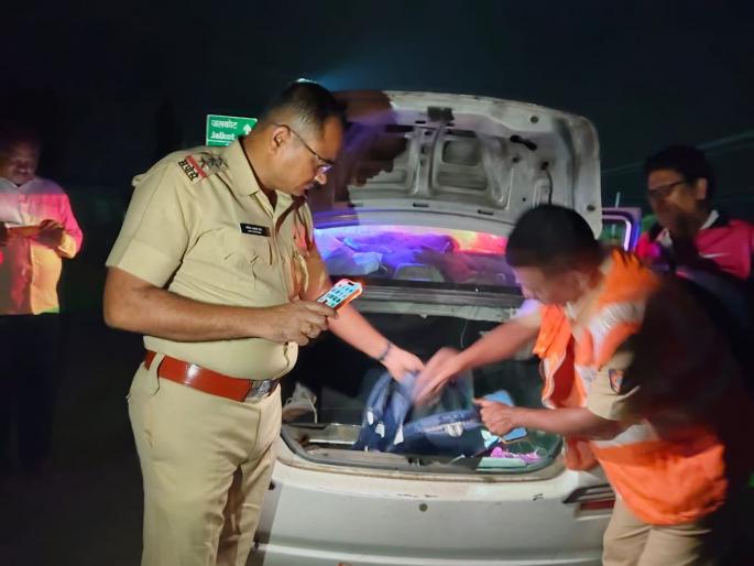 Police action on criminals, 61 arrested; 26 koyta seized, blockade at 28 places | सराईत गुन्हेगारांना पाेलिसांचा दणका, ६१ अटकेत; २६ काेयते जप्त, २८ ठिकाणी नाकाबंदी Police action on criminals, 61 arrested; 26 koyta seized, blockade at 28 places | सराईत गुन्हेगारांना पाेलिसांचा दणका, ६१ अटकेत; २६ काेयते जप्त, २८ ठिकाणी नाकाबंदी