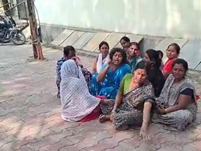 A 12-year-old school girl died in Latur; her family is accusing the school administration | आईला शेवटचा कॉल केला अन्...; १२ वर्षीय शाळकरी मुलीच्या मृत्यूनंतर कुटुंबाचा आक्रोश A 12-year-old school girl died in Latur; her family is accusing the school administration | आईला शेवटचा कॉल केला अन्...; १२ वर्षीय शाळकरी मुलीच्या मृत्यूनंतर कुटुंबाचा आक्रोश