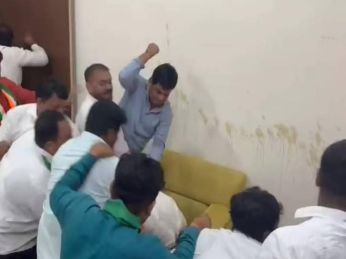 Case registered against 11 people including NCP's Suraj Chavan; Action taken in case of assault on Chhawa Sena office bearers | राष्ट्रवादीच्या सूरज चव्हाण यांच्यासह ११ जणांवर गुन्हा दाखल; छावा सेनेच्या पदाधिकाऱ्यांना मारहाण प्रकरणी कारवाई Case registered against 11 people including NCP's Suraj Chavan; Action taken in case of assault on Chhawa Sena office bearers | राष्ट्रवादीच्या सूरज चव्हाण यांच्यासह ११ जणांवर गुन्हा दाखल; छावा सेनेच्या पदाधिकाऱ्यांना मारहाण प्रकरणी कारवाई