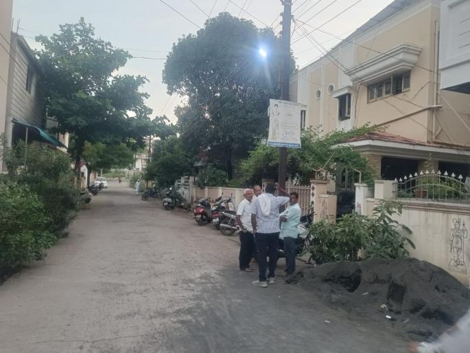 7 lakh house robbery in latur with 16 tola gold ornaments | लातूरमध्ये सात लाखांची घरफाेडी; १६ ताेळे दागिन्यासह राेकड लंपास 7 lakh house robbery in latur with 16 tola gold ornaments | लातूरमध्ये सात लाखांची घरफाेडी; १६ ताेळे दागिन्यासह राेकड लंपास