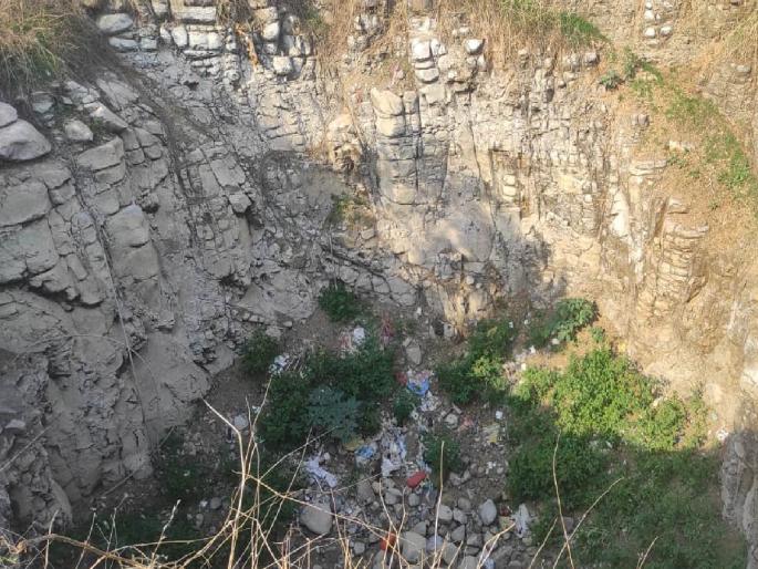 After killing the woman, the body was cut into 9 pieces and partially burned | महिलेच्या हत्येनंतर ९ तुकडे करून मृतदेह अर्धवट जाळला After killing the woman, the body was cut into 9 pieces and partially burned | महिलेच्या हत्येनंतर ९ तुकडे करून मृतदेह अर्धवट जाळला