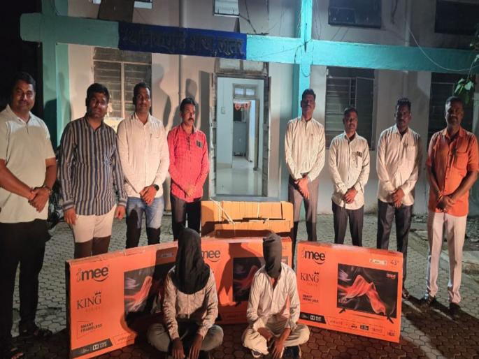 Two arrested for breaking into a warehouse; valuables worth Rs 2.5 lakh seized, action taken by Latur Local Crime Branch | गोदाम फोडणाऱ्या दोघांना अटक; अडीच लाख रुपयांचा मुद्देमाल जप्त, लातूर स्थानिक गुन्हे शाखेची कारवाई Two arrested for breaking into a warehouse; valuables worth Rs 2.5 lakh seized, action taken by Latur Local Crime Branch | गोदाम फोडणाऱ्या दोघांना अटक; अडीच लाख रुपयांचा मुद्देमाल जप्त, लातूर स्थानिक गुन्हे शाखेची कारवाई
