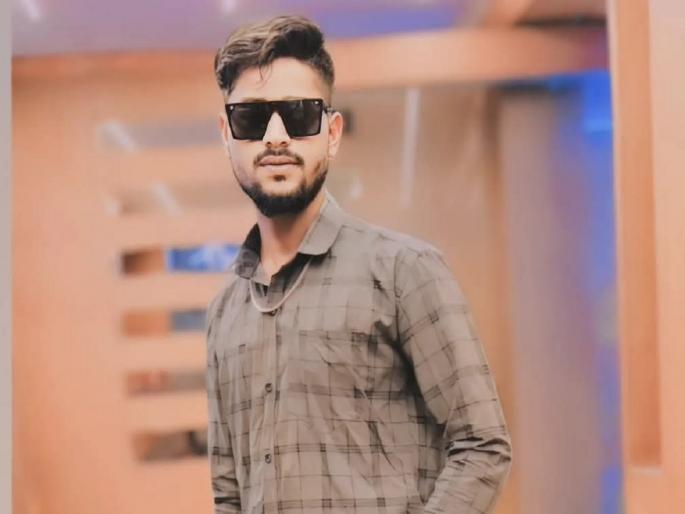 A 20-year-old youth was hit by a speeding car and died on the spot. | भरधाव कारने उडवले; २० वर्षीय युवक जागीच ठार