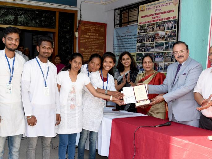 Social and legal awareness through college students' street plays | महाविद्यालयीन विद्यार्थ्यांची पथनाट्यांद्वारे सामाजिक, कायदेविषयक जनजागृती Social and legal awareness through college students' street plays | महाविद्यालयीन विद्यार्थ्यांची पथनाट्यांद्वारे सामाजिक, कायदेविषयक जनजागृती