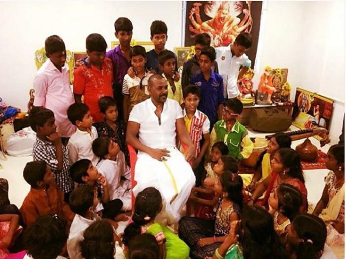 'Laxmmi Bomb' Fame Raghava Lawrence Upset After 21 At His Orphanage Test COVID-positive PSC | अक्षय कुमारच्या आगामी चित्रपटाच्या दिग्दर्शकाच्या अनाथाश्रमातील मुलांना झाली कोरोनाची लागण 'Laxmmi Bomb' Fame Raghava Lawrence Upset After 21 At His Orphanage Test COVID-positive PSC | अक्षय कुमारच्या आगामी चित्रपटाच्या दिग्दर्शकाच्या अनाथाश्रमातील मुलांना झाली कोरोनाची लागण