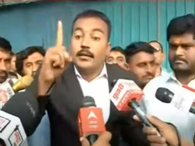 Beed Sarpanch Santosh Deshmukh murder case - Court remands Walmik Karad to 7 days' custody, supporters protest outside the court | वाल्मिक कराडला पोलीस कोठडी, वकिलाचा संताप अनावर; बीड कोर्टाबाहेर समर्थकांचा राडा Beed Sarpanch Santosh Deshmukh murder case - Court remands Walmik Karad to 7 days' custody, supporters protest outside the court | वाल्मिक कराडला पोलीस कोठडी, वकिलाचा संताप अनावर; बीड कोर्टाबाहेर समर्थकांचा राडा