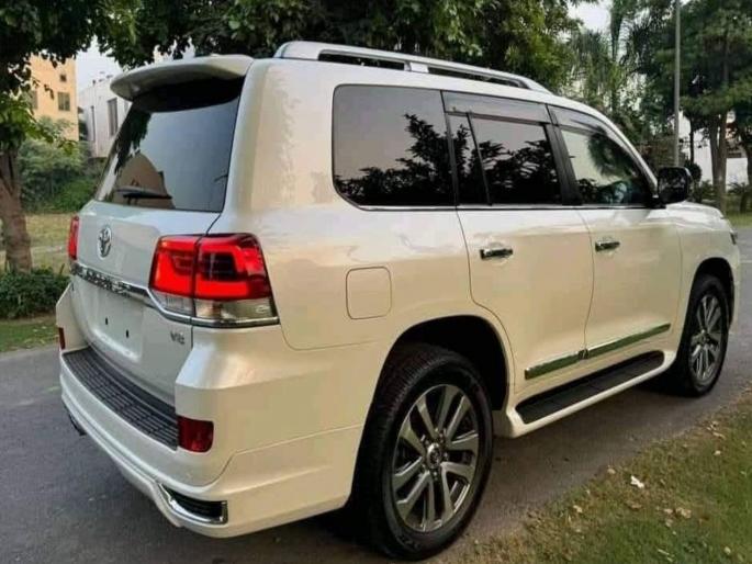 A high-security bulletproof Land Cruiser SUV gifted by friend to independent MP Pappu Yadav over threatened by lawrence bishnoi | आता रॉकेट लॉन्चरही उडवू शकणार नाही 'पप्पू' यांची कार; मित्राने दिली खास गिफ्ट
