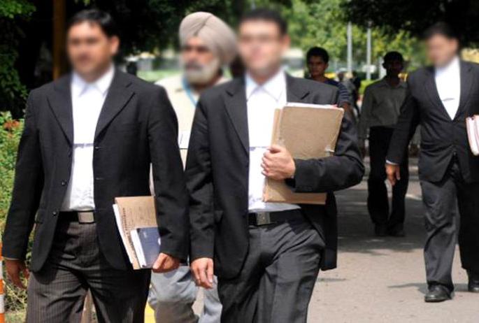 Lawyers don’t have this summer vacation! | वकिलांना यंदाच्या उन्हाळी सुट्या नाहीत! Lawyers don’t have this summer vacation! | वकिलांना यंदाच्या उन्हाळी सुट्या नाहीत!