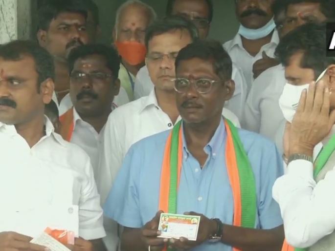 former Indian cricketer laxman sivaramakrishnan joins bjp in chennai | माजी क्रिकेटपटू लक्ष्मण शिवरामकृष्णन यांची राजकीय पीचवर नवी इनिंग; भाजपमध्ये प्रवेश former Indian cricketer laxman sivaramakrishnan joins bjp in chennai | माजी क्रिकेटपटू लक्ष्मण शिवरामकृष्णन यांची राजकीय पीचवर नवी इनिंग; भाजपमध्ये प्रवेश